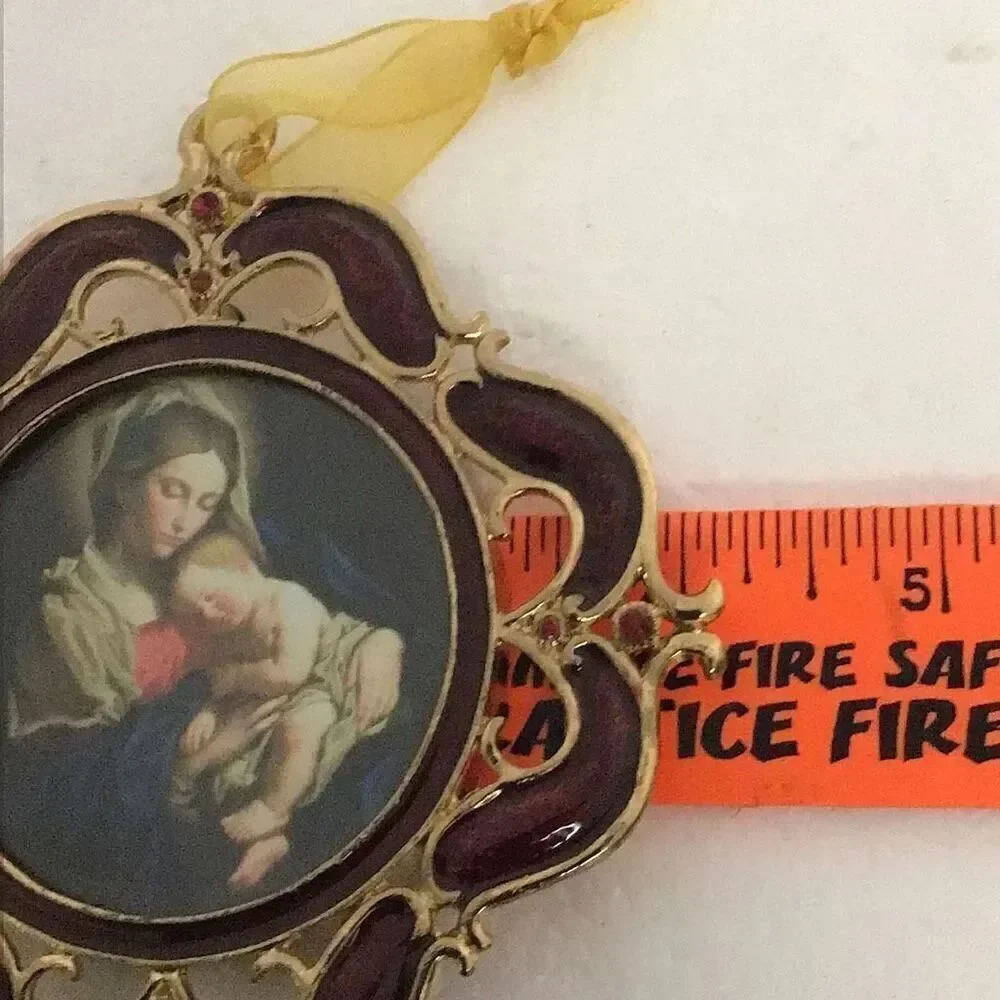 Beautiful vintage 4 1/2 inch Mary and the baby Jesus medallion ornament